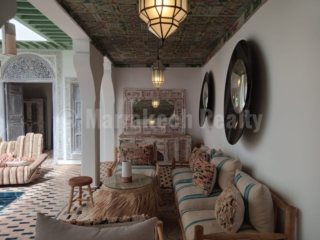 7 bedrooms new guest house: ready for his new owner