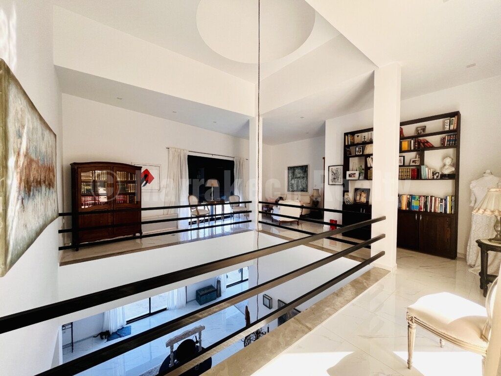 Magnifique Villa de Maître, située a 10 mn en voiture du centre ville.