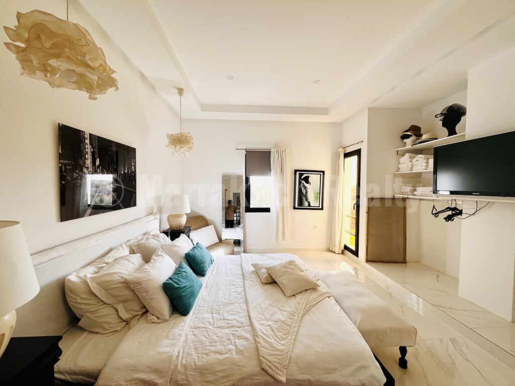 Magnifique Villa de Maître, située a 10 mn en voiture du centre ville.