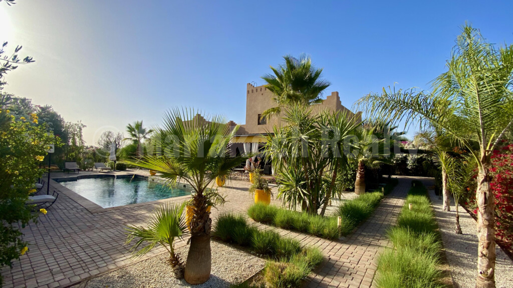 Tres belle villa avec piscine dans un domaine à 20 mn de Marrakech