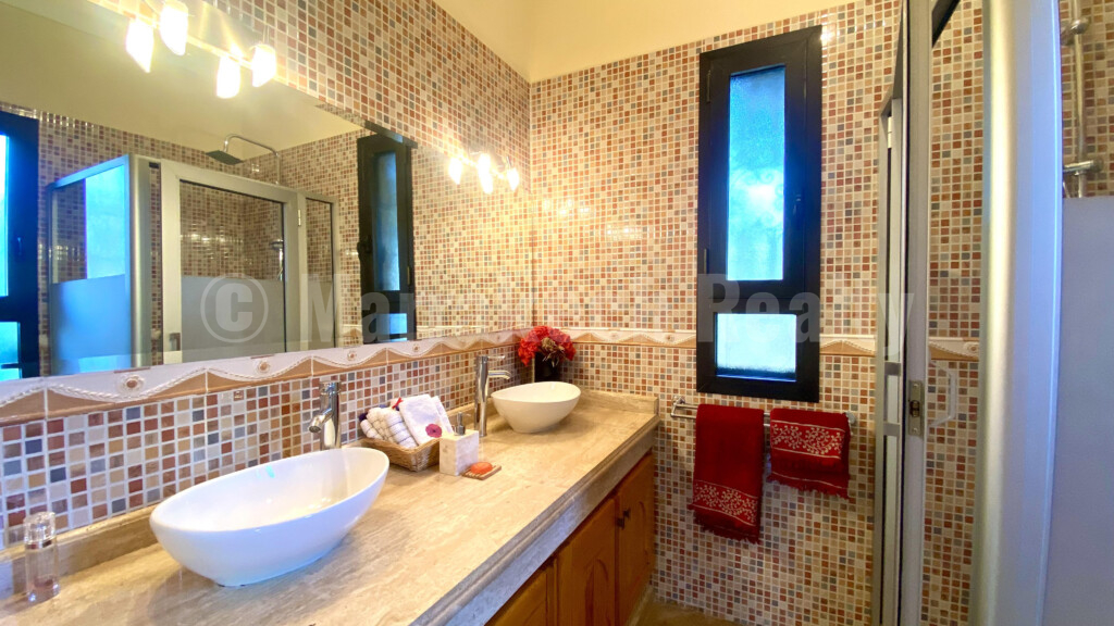 Tres belle villa avec piscine dans un domaine à 20 mn de Marrakech