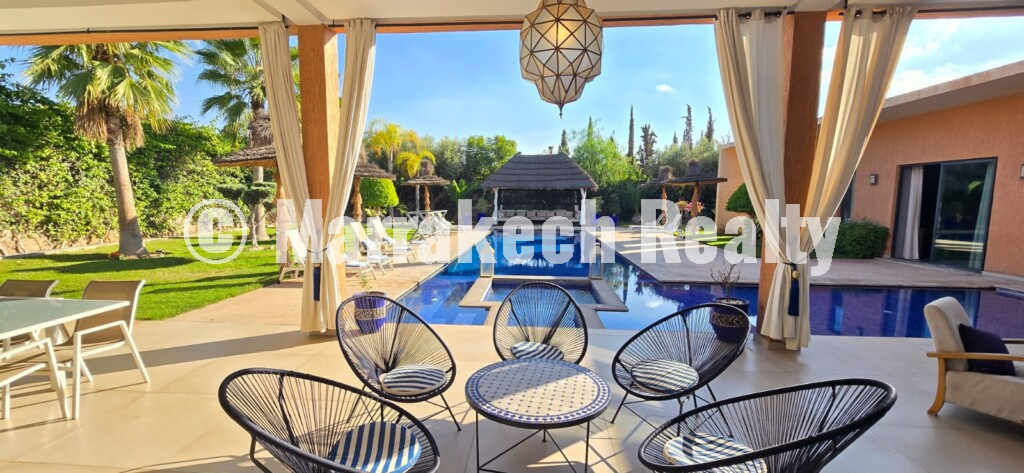 Sublime single-storey villa with 5 suites and a large swimming pool