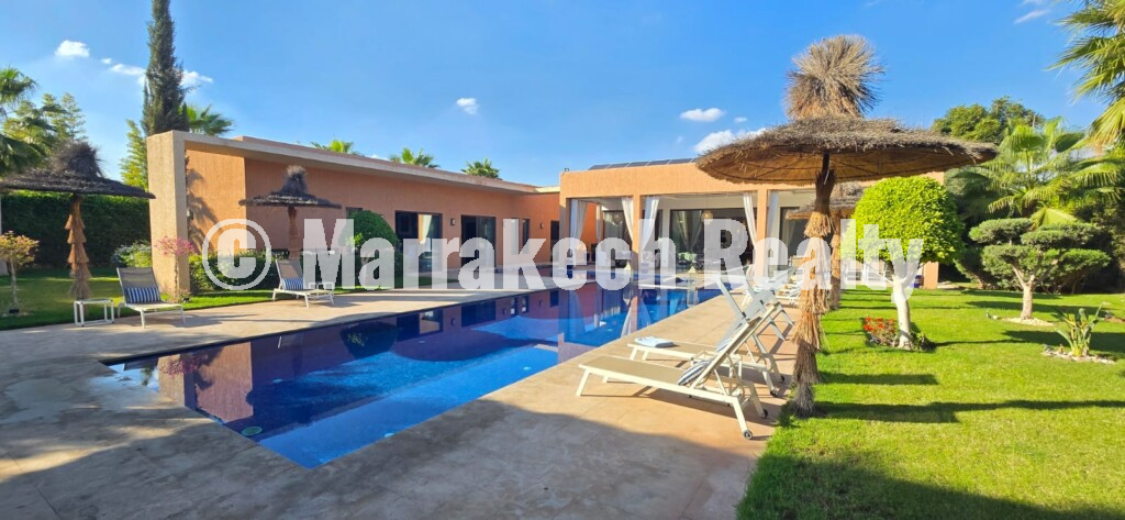 Sublime single-storey villa with 5 suites and a large swimming pool