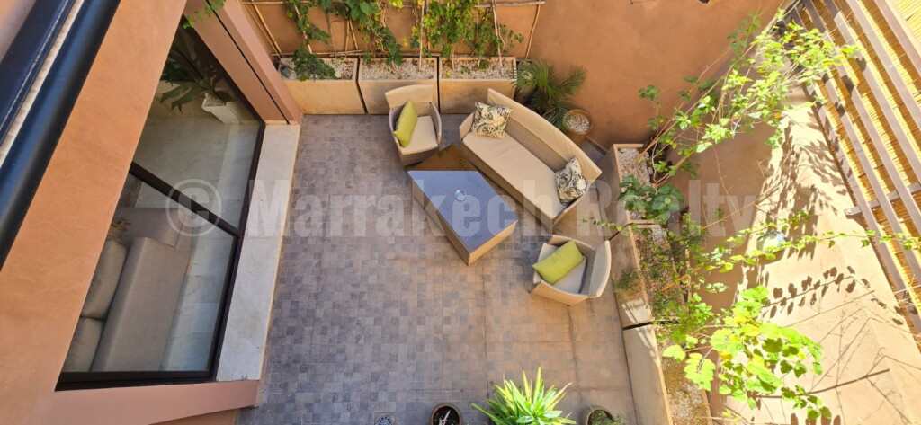 Superb 181 sqm duplex sold furnished at Hivernage