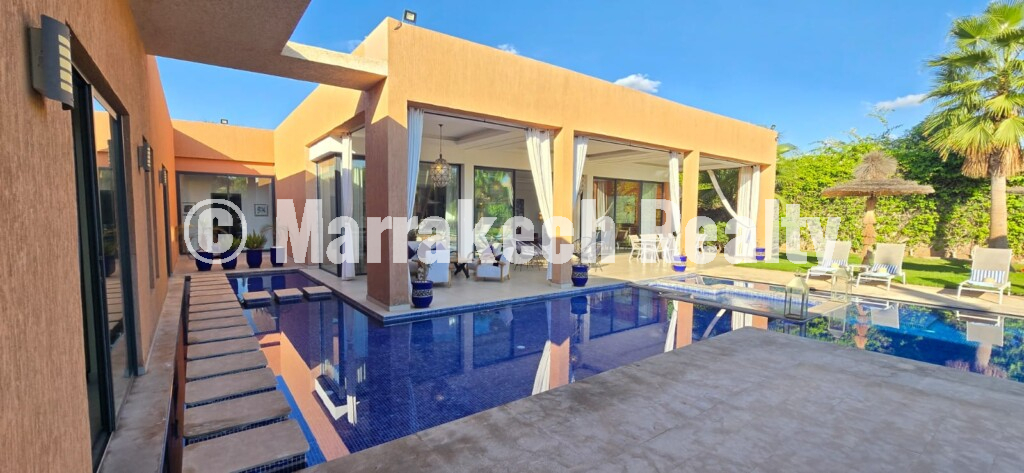 Sublime single-storey villa with 5 suites and a large swimming pool