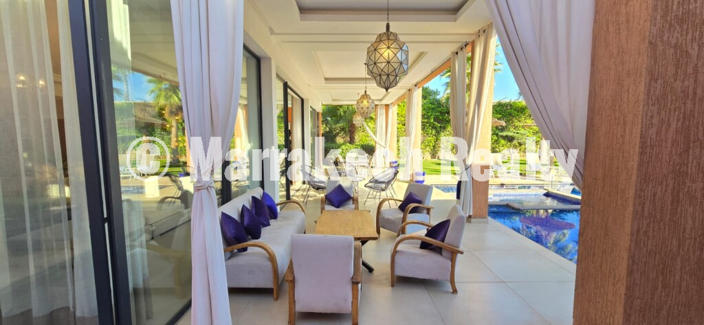 Sublime single-storey villa with 5 suites and a large swimming pool