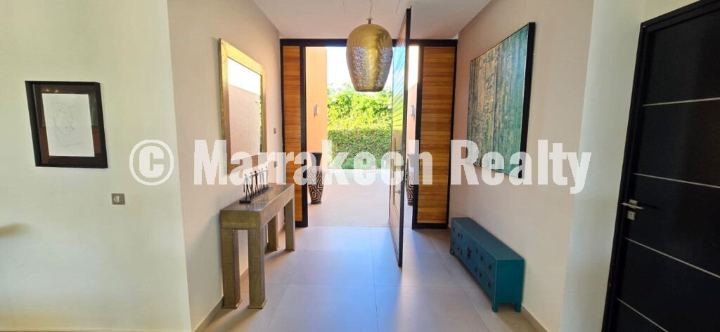 Sublime single-storey villa with 5 suites and a large swimming pool