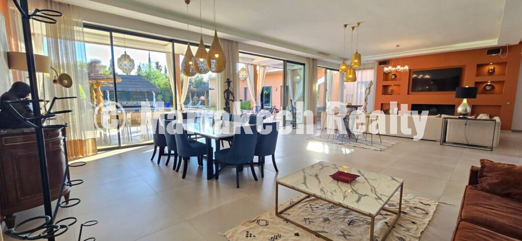 Sublime single-storey villa with 5 suites and a large swimming pool