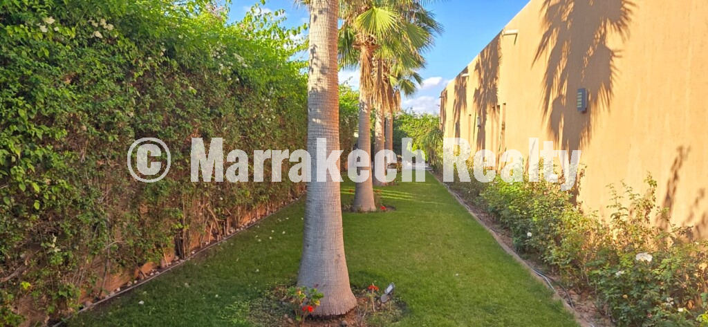 Sublime single-storey villa with 5 suites and a large swimming pool