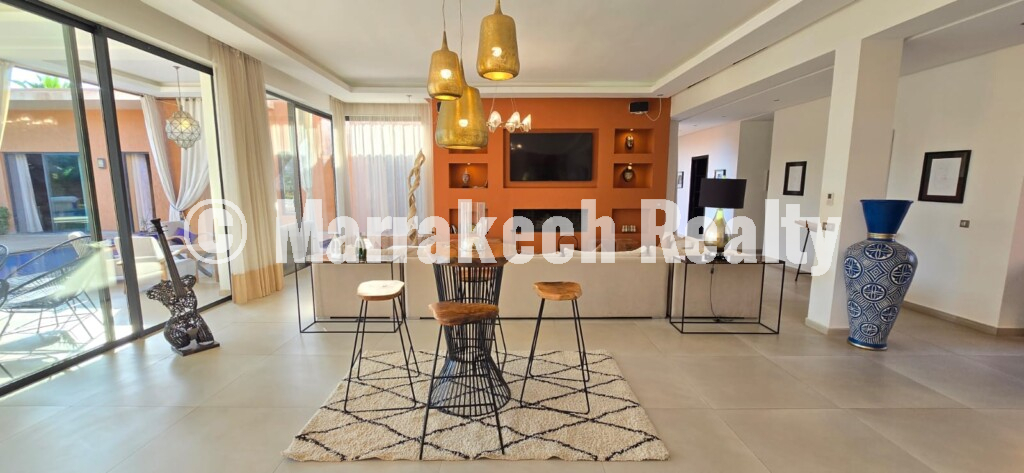 Sublime single-storey villa with 5 suites and a large swimming pool