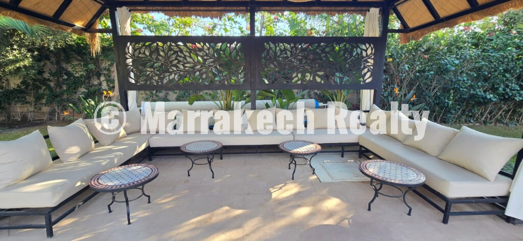 Sublime single-storey villa with 5 suites and a large swimming pool