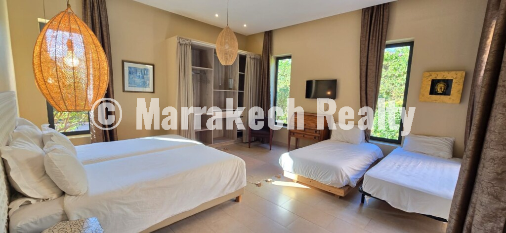 Sublime single-storey villa with 5 suites and a large swimming pool