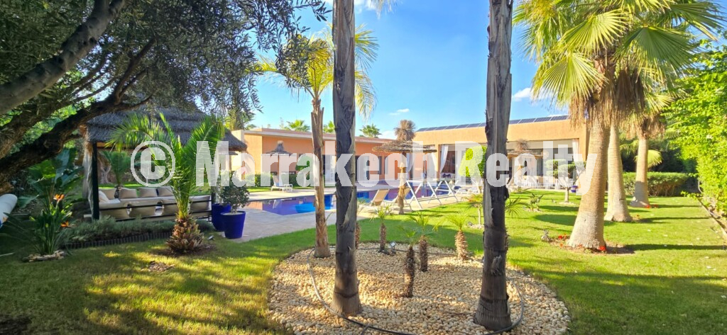 Sublime single-storey villa with 5 suites and a large swimming pool