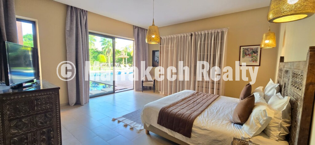 Sublime single-storey villa with 5 suites and a large swimming pool