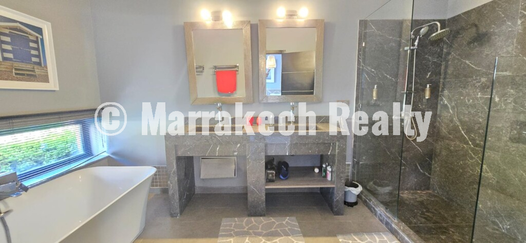 Sublime single-storey villa with 5 suites and a large swimming pool