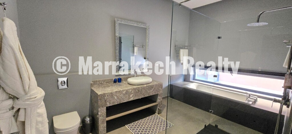 Sublime single-storey villa with 5 suites and a large swimming pool