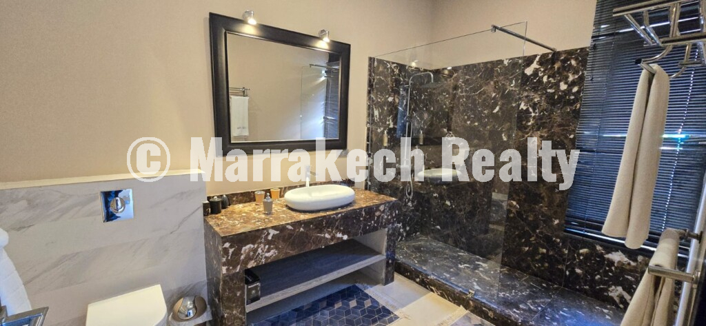 Sublime single-storey villa with 5 suites and a large swimming pool