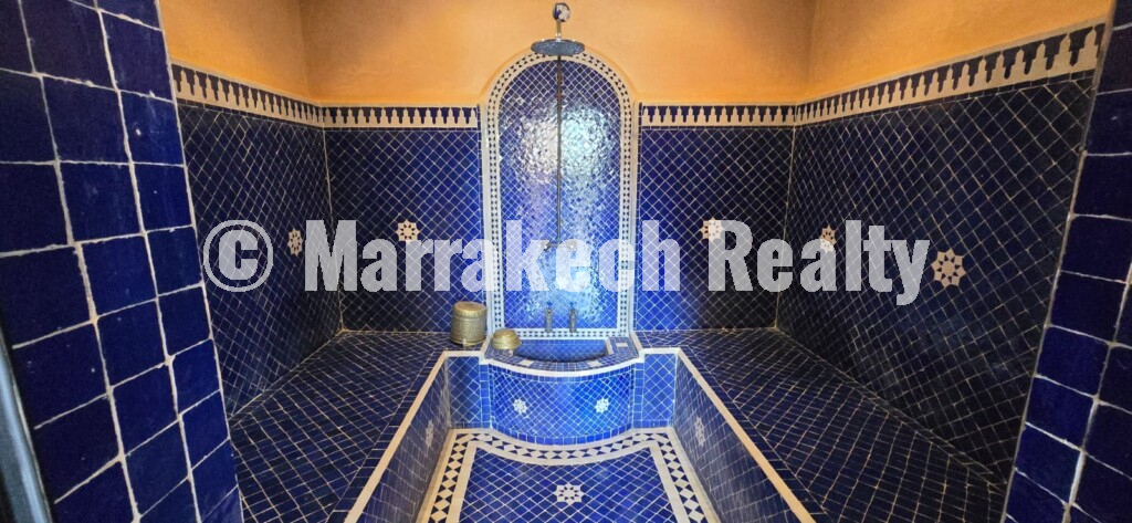 Sublime single-storey villa with 5 suites and a large swimming pool