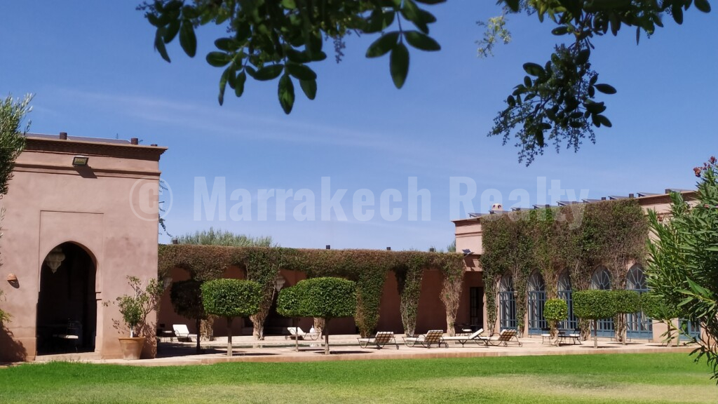 Villa La porte au lion – 3 chambres – grand jardin et grande piscine sans vis-à-vis