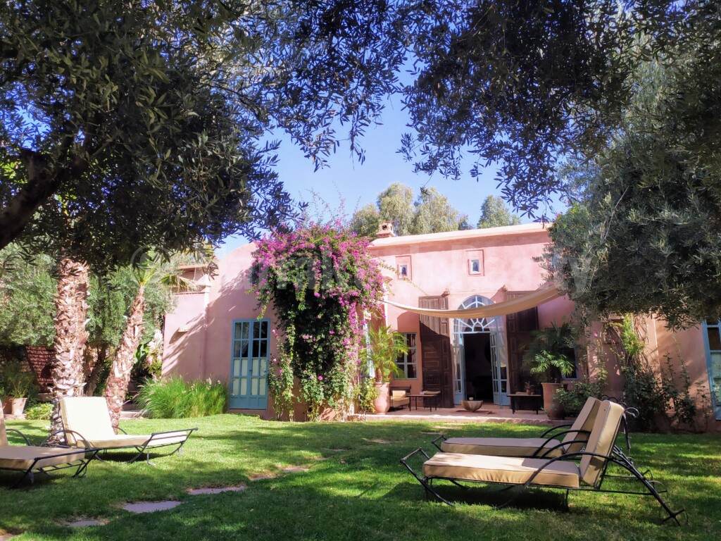 Villa La porte au lion – 3 chambres – grand jardin et grande piscine sans vis-à-vis