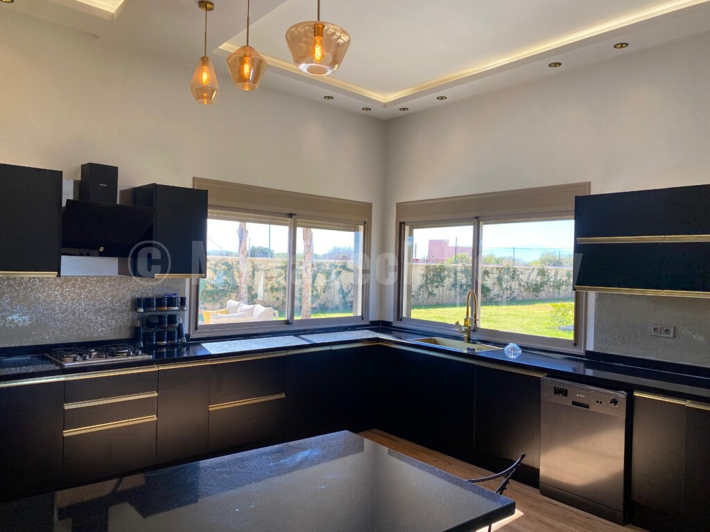 Contemporary 4 bedroom villa on the road to Amizmiz