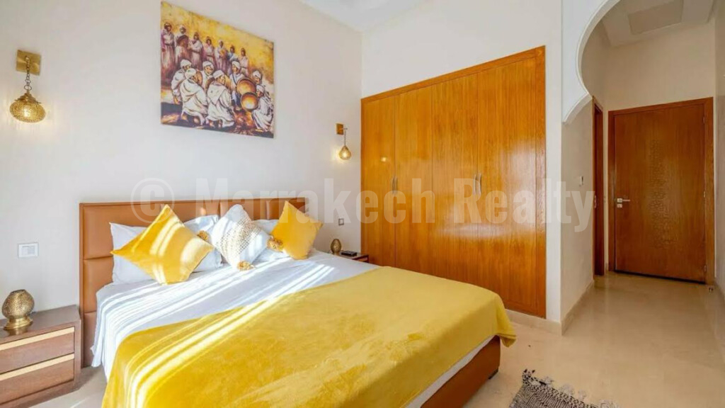 a saisir villa dans residence privee à louer en longue duree , piscine privative.