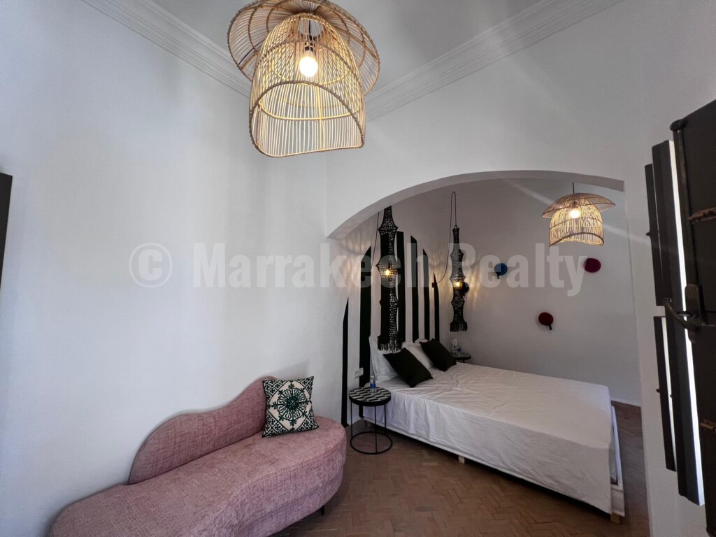 Titled riad with 5 bedrooms, sold furnished, equipped, heated swimming pool