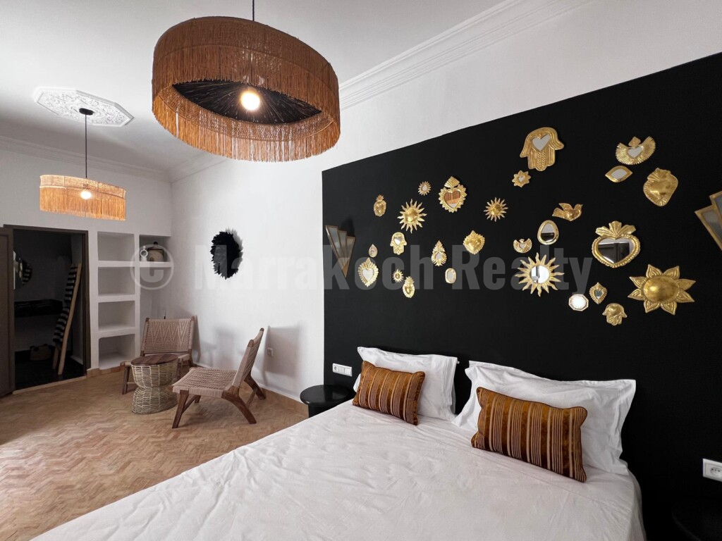 Titled riad with 5 bedrooms, sold furnished, equipped, heated swimming pool