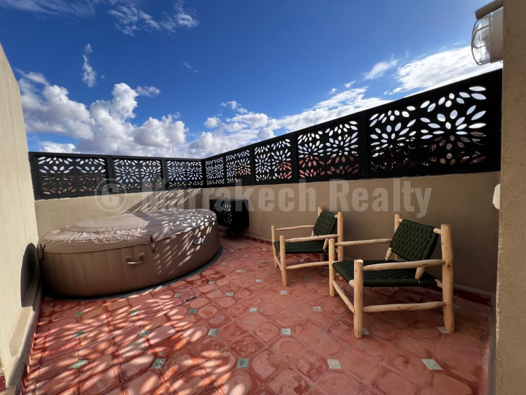 Titled riad with 5 bedrooms, sold furnished, equipped, heated swimming pool