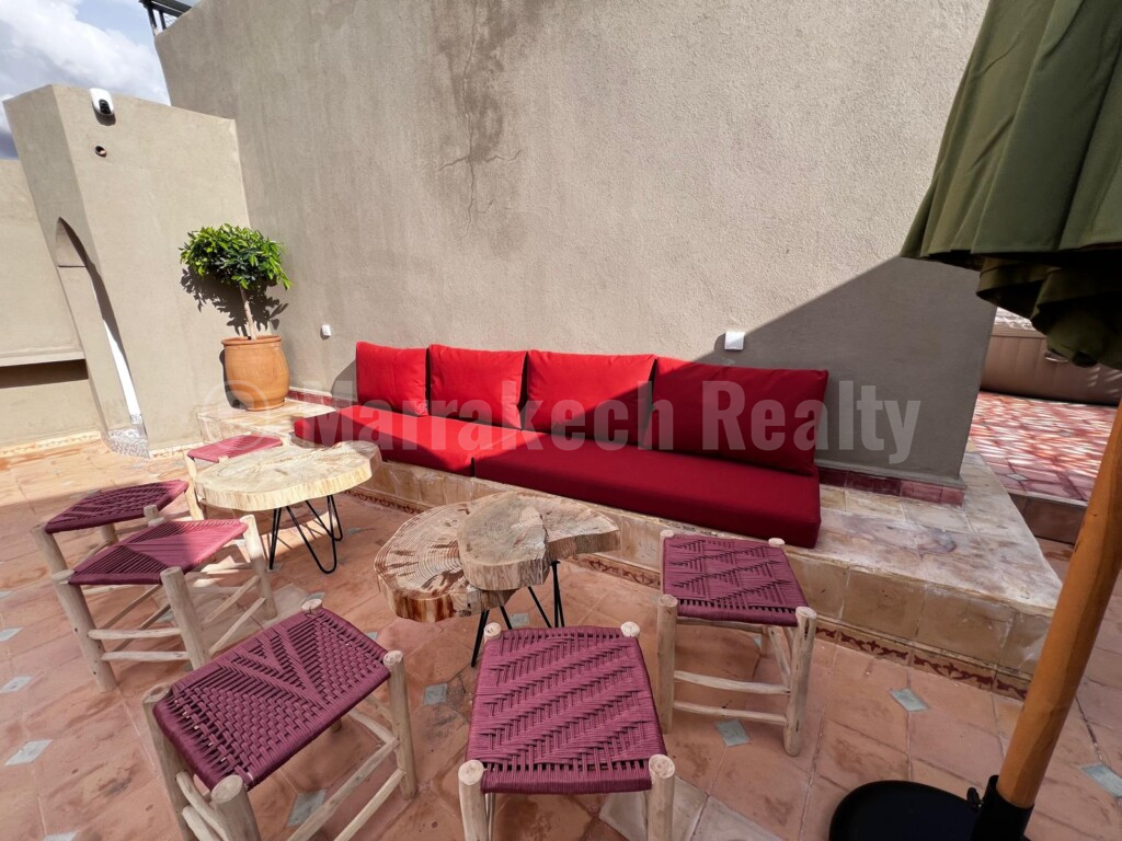 Titled riad with 5 bedrooms, sold furnished, equipped, heated swimming pool