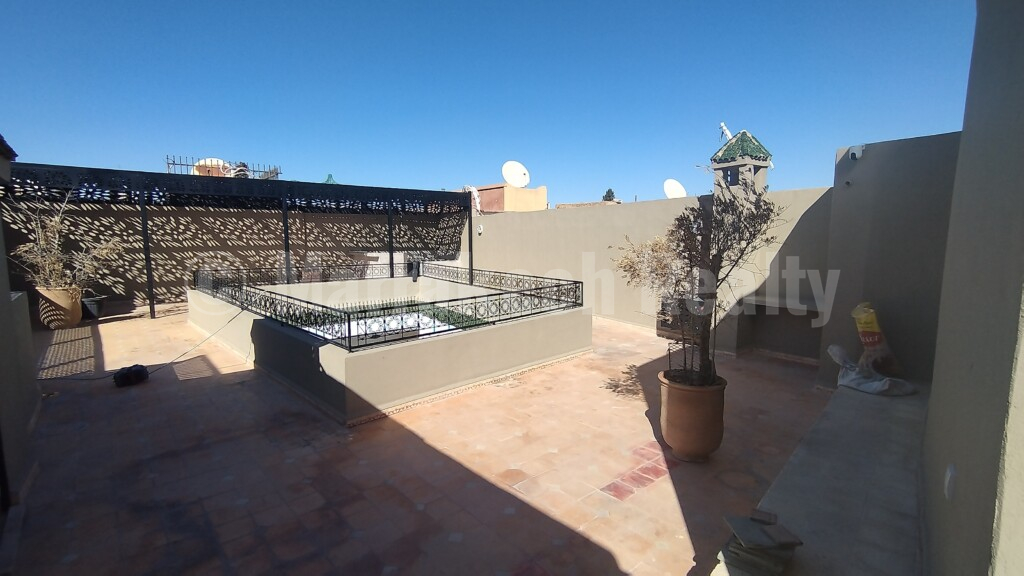 Titled riad with 5 bedrooms, sold furnished, equipped, heated swimming pool