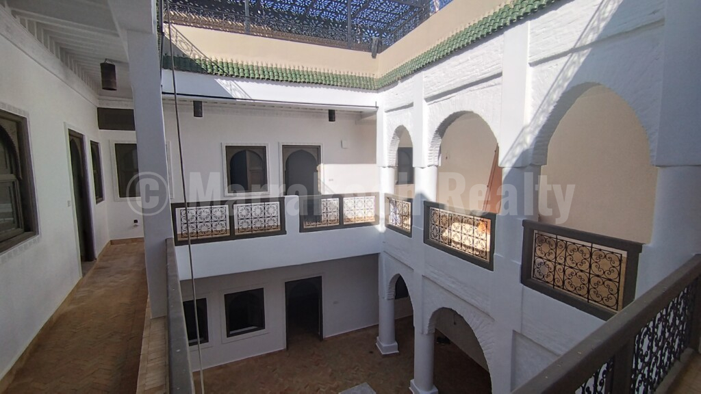 Titled riad with 5 bedrooms, sold furnished, equipped, heated swimming pool