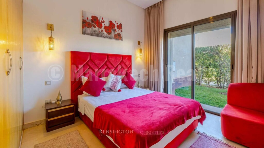 a saisir villa dans residence privee à louer en longue duree , piscine privative.