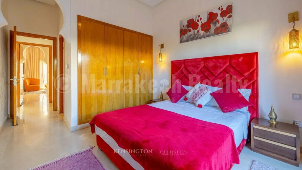 a saisir villa dans residence privee à louer en longue duree , piscine privative.