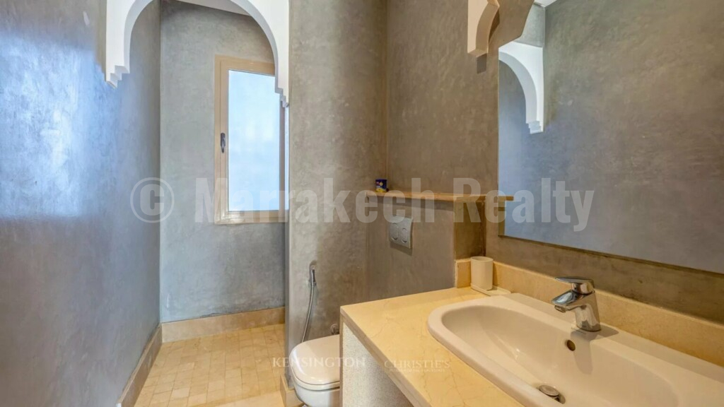 a saisir villa dans residence privee à louer en longue duree , piscine privative.