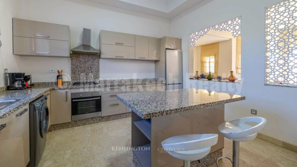 a saisir villa dans residence privee à louer en longue duree , piscine privative.