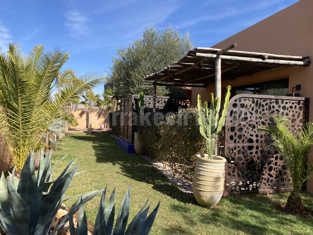 Jolie villa contemporaine de 300 m² habitable avec piscine et jardin de 1 000 m²