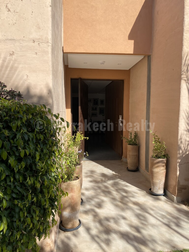 Jolie villa contemporaine de 300 m² habitable avec piscine et jardin de 1 000 m²