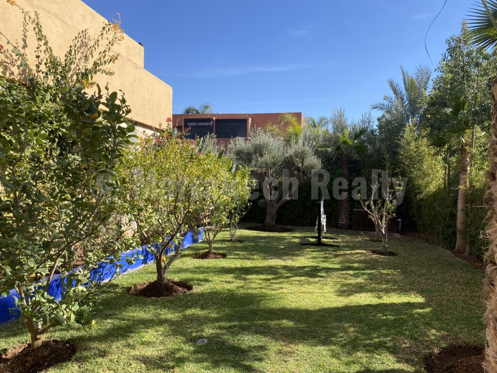 Jolie villa contemporaine de 300 m² habitable avec piscine et jardin de 1 000 m²