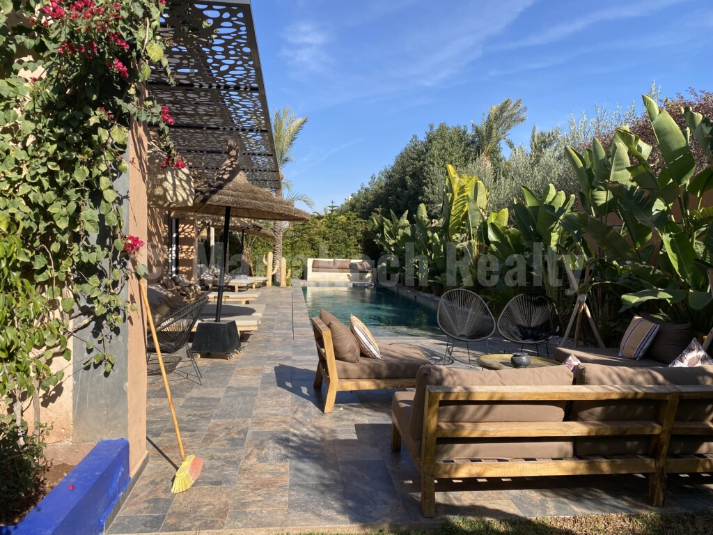 Jolie villa contemporaine de 300 m² habitable avec piscine et jardin de 1 000 m²