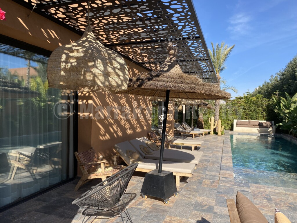 Jolie villa contemporaine de 300 m² habitable avec piscine et jardin de 1 000 m²