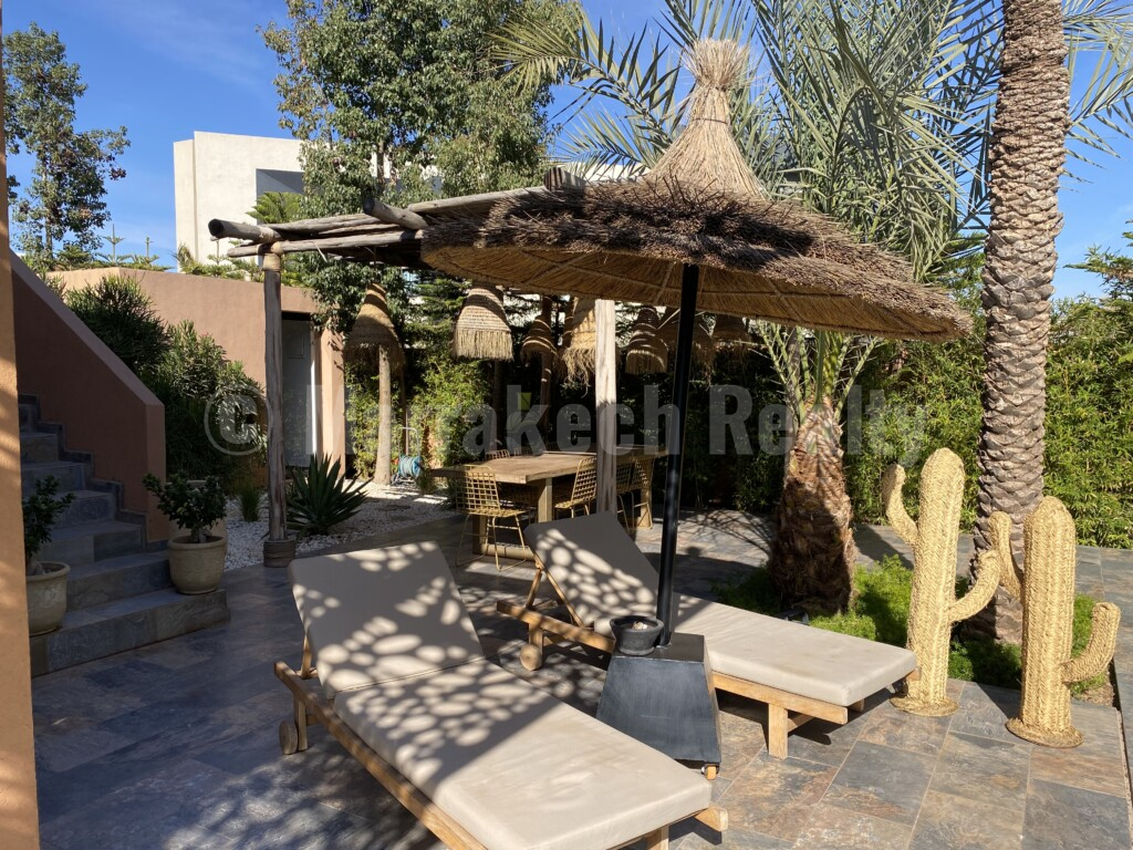 Jolie villa contemporaine de 300 m² habitable avec piscine et jardin de 1 000 m²