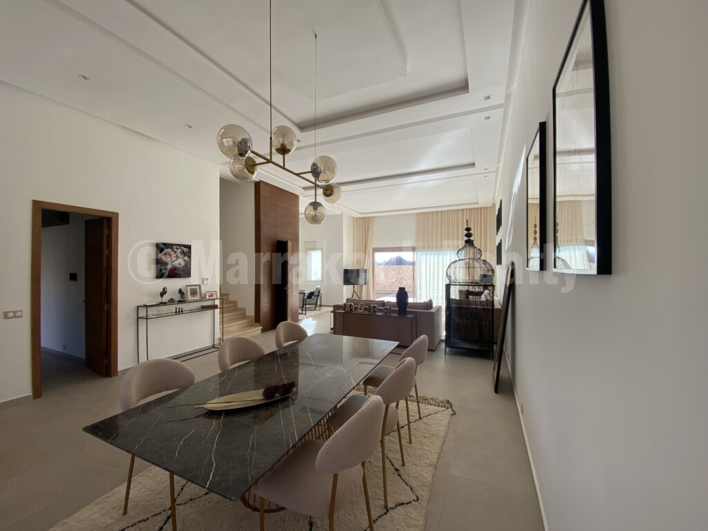 Villa contemporaine de 255 m² avec piscine, vue sur l’Atlas à 10 km du centre-ville de Marrakech