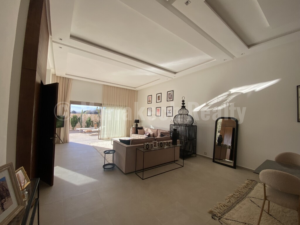 Villa contemporaine de 255 m² avec piscine, vue sur l’Atlas à 10 km du centre-ville de Marrakech