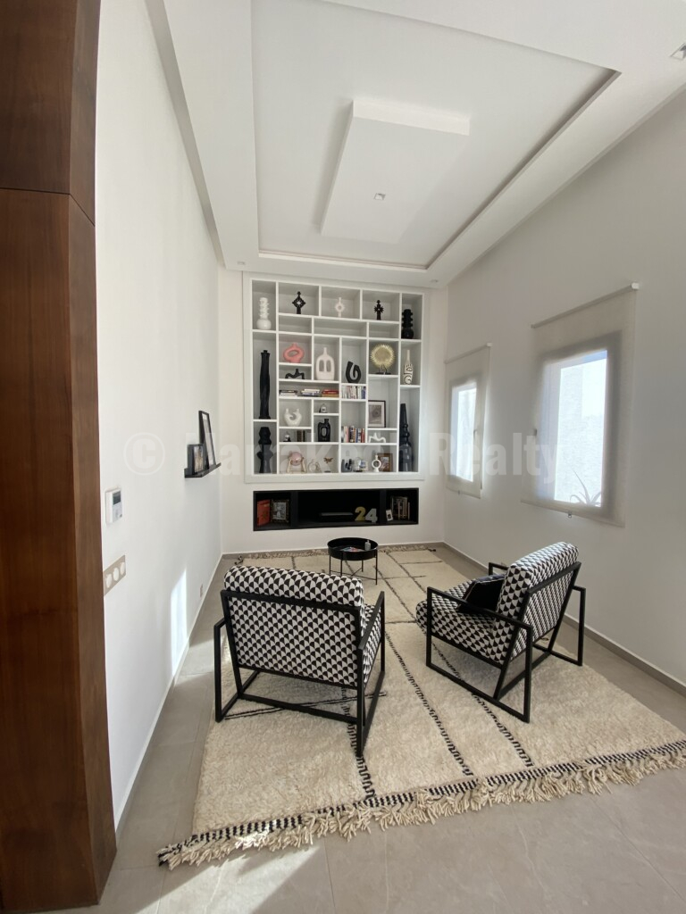 Villa contemporaine de 255 m² avec piscine, vue sur l’Atlas à 10 km du centre-ville de Marrakech