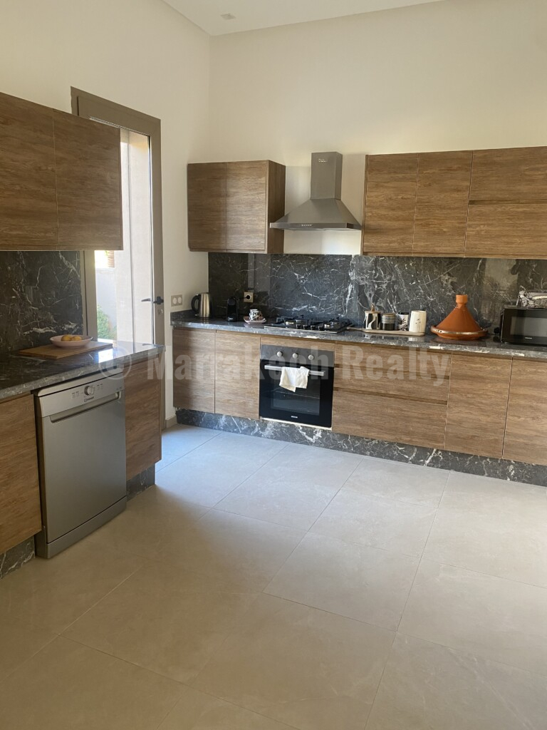 Villa contemporaine de 255 m² avec piscine, vue sur l’Atlas à 10 km du centre-ville de Marrakech