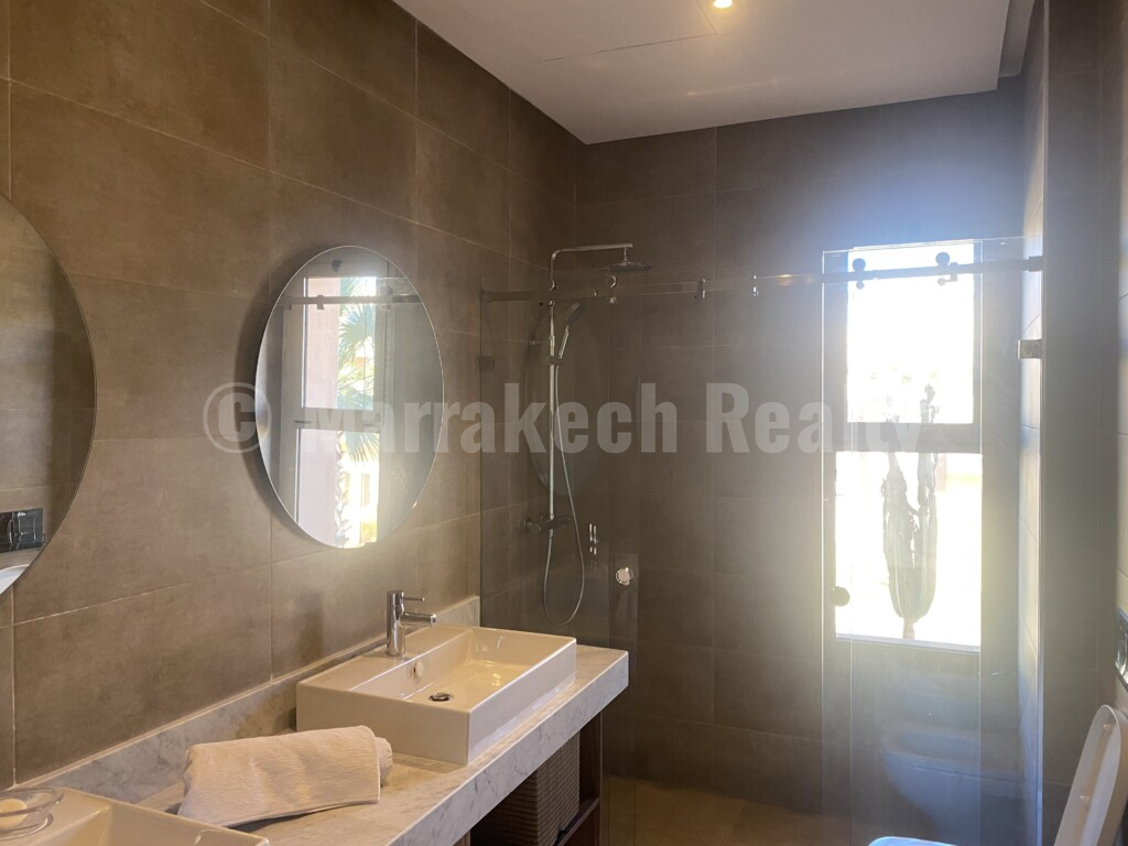 Villa contemporaine de 255 m² avec piscine, vue sur l’Atlas à 10 km du centre-ville de Marrakech