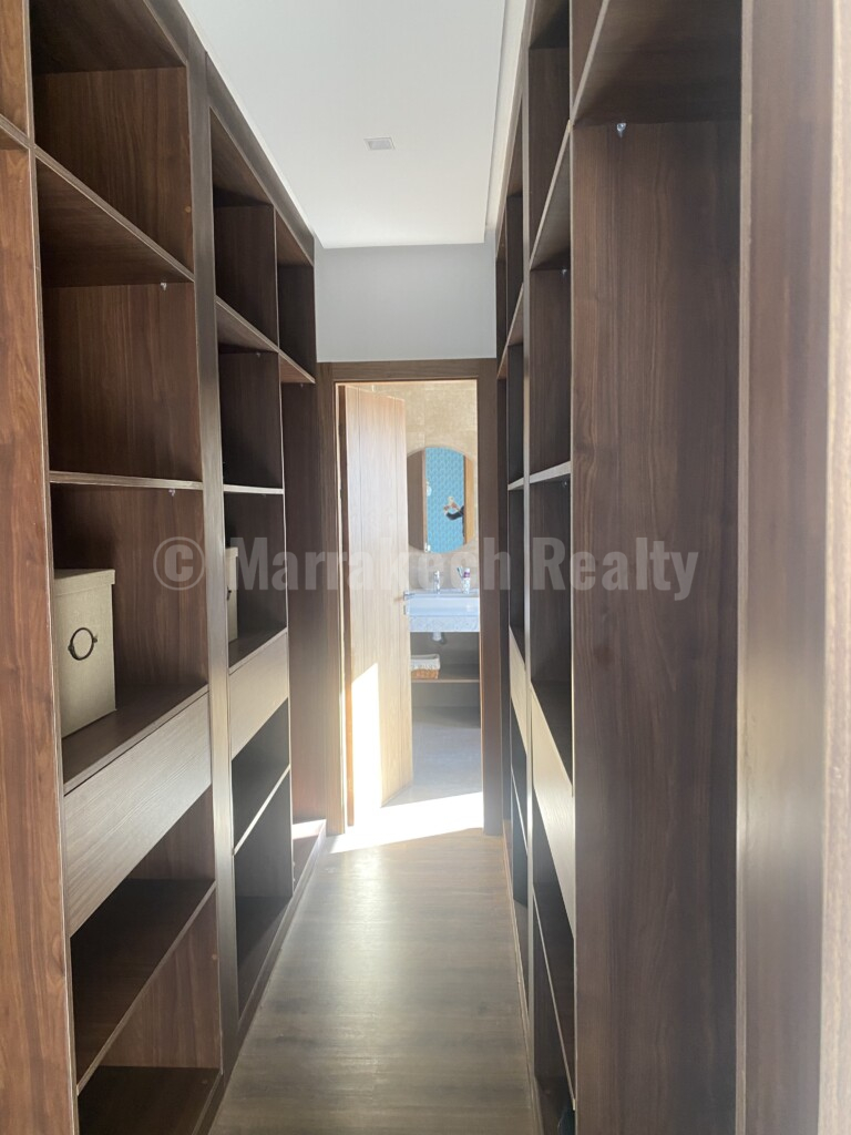 Villa contemporaine de 255 m² avec piscine, vue sur l’Atlas à 10 km du centre-ville de Marrakech