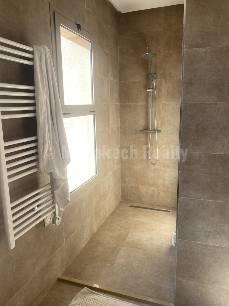 Villa contemporaine de 255 m² avec piscine, vue sur l’Atlas à 10 km du centre-ville de Marrakech