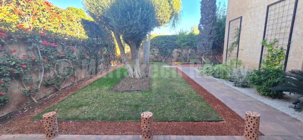 Magnificent single-storey villa, located less than 10 minutes from Marrakech, in a private residence